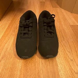 FILA size 6 black sneaker